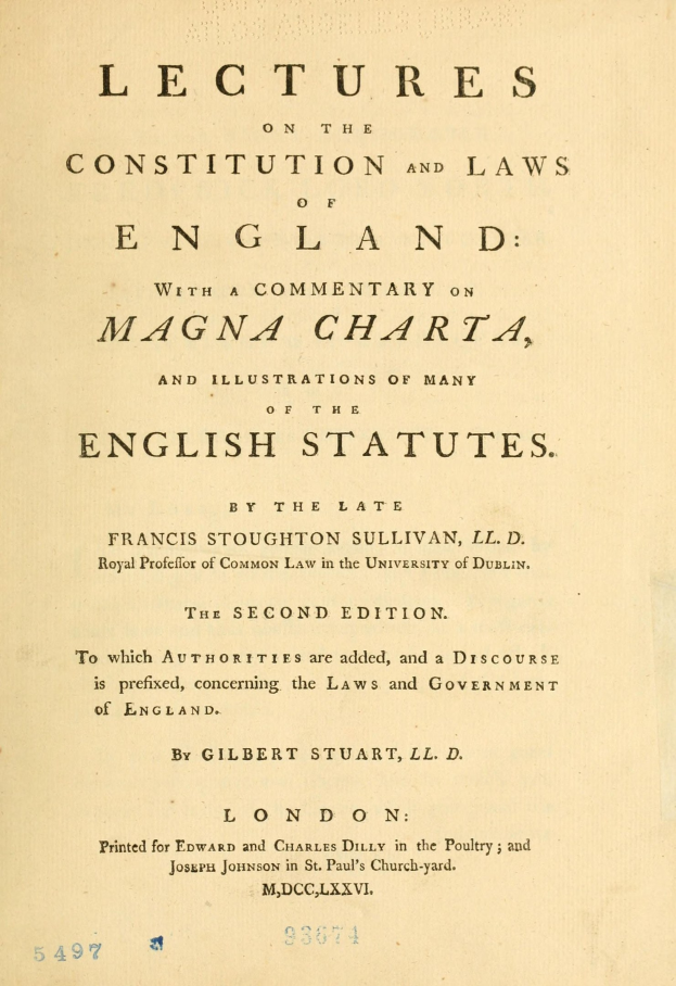 Ein altes, aufgeschlagenes Buch mit dem Titel "Vorträge über die Verfassung und Gesetze Englands mit einem Kommentar zur Magna Charta und Illustrationen vieler englischer Gesetze" zeigt eine Seite mit schwarzer Tintenschrift.