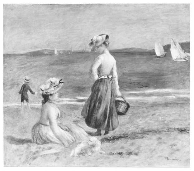 Schwarz-weiß-Foto von zwei Frauen und einem Kind, das auf dem Strand steht, mit einem Hund zu ihren Füßen, Booten auf dem Wasser im Hintergrund, Hügeln und einem klaren Himmel.