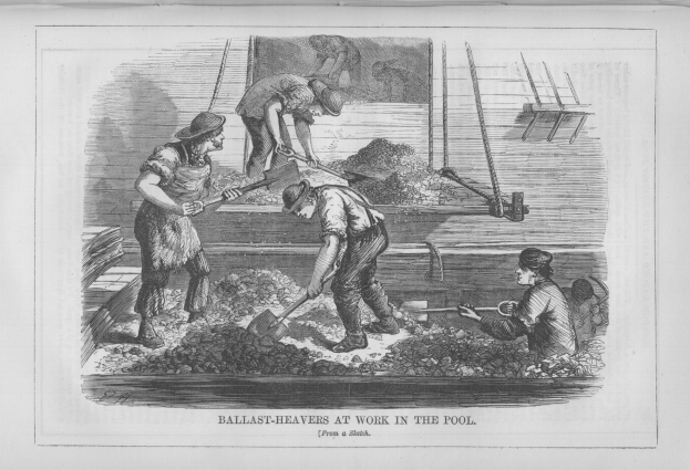 Schwarß-weißes Bild von Menschen im Pool bei der Arbeit, einige halten Schaufeln, mit Text unten: "Ballast-Heavens bei der Arbeit im Pool."