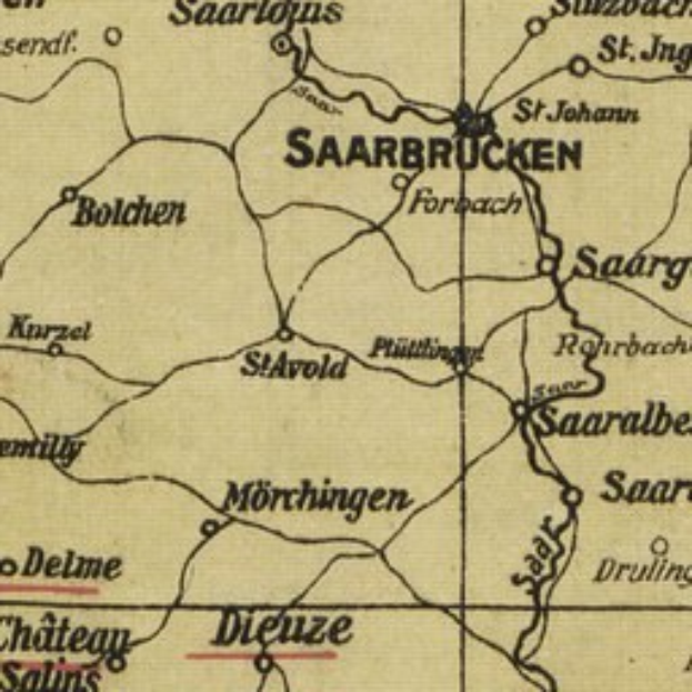 Ein detaillierter alter Stadtplan von Saarbrücken, Deutschland, mit Straßen, Gebäuden und Sehenswürdigkeiten, der Text in einer klassischen Schriftart enthält.