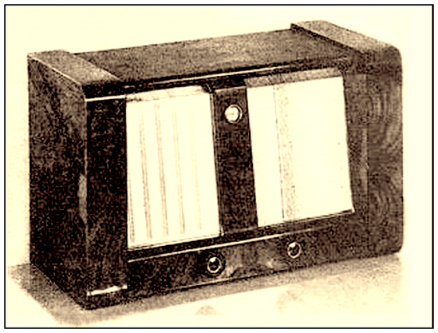 Ein Schwarz-Weiß-Foto eines altmodischen Fernsehers mit rechteckiger Form, schwarzem Rahmen und weißem Bildschirm, vor einem weißen Hintergrund mit leicht unscharfen Rändern für einen vintage-Look.