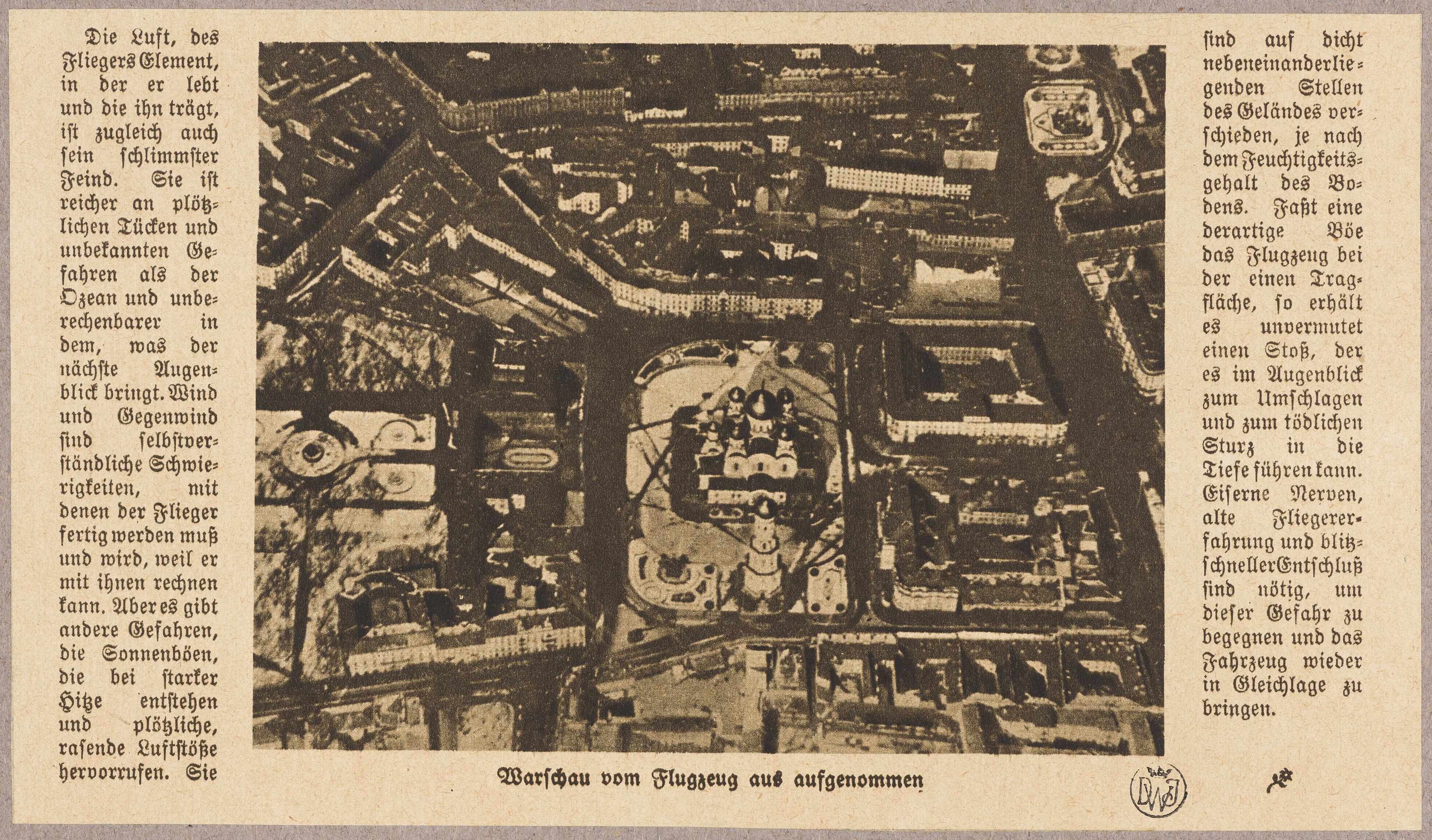 Alte Schwarz-Weiß-Stadtkarte mit detaillierten Straßen, Gebäuden und Sehenswürdigkeiten, begleitet von beschreibendem Text über die Geschichte, Kultur und Attraktionen der Stadt.