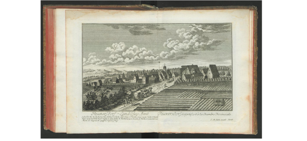 Ein offenes Buch mit dem Titel "Landschaft des Rhein-Württemberg" aus dem Jahr 1805, das eine Zeichnung eines Dorfes mit Häusern, Bäumen, Hügeln und Wolken am Himmel zeigt.