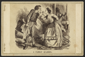 Ein Mann und eine Frau stehen im Zentrum des Bildes, wobei der Mann ein Objekt hält, während es zu einem Familienstreit kommt.