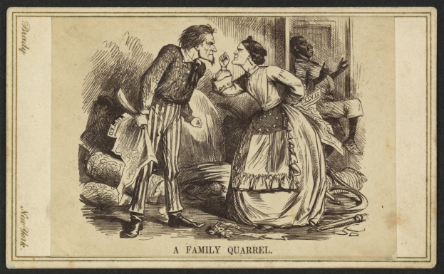 Ein Mann und eine Frau stehen im Zentrum des Bildes, wobei der Mann ein Objekt hält, während es zu einem Familienstreit kommt.