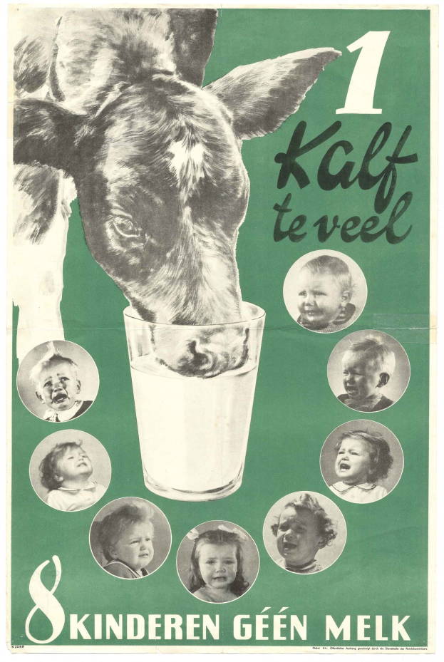 Ein Plakat zeigt eine Kuh, die Milch aus einem Glas trinkt, umgeben von Bildern von Kindern, mit Text darauf.