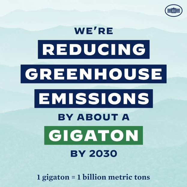 Ein Plakat mit Text und einem Logo, das "Wir reduzieren die Treibhausgasemissionen um etwa eine Gigatonne bis 2030." zeigt.