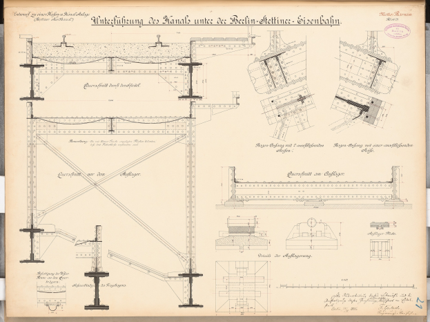 Ein detailliertes architektonisches Zeichnung des Berlin-Sienbahn-Brücken, das strukturelle Pläne und Anmerkungen auf Papier enthält.