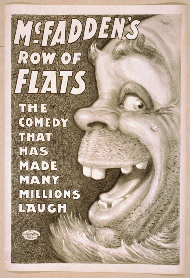 Plakat eines lachenden Menschen mit wilden Haaren und weit aufgerissenen Augen auf einem gelben Hintergrund, das den Text 'McFadden's Row of Flats: The Comedy That Has Made Many Millions Laugh' zeigt.